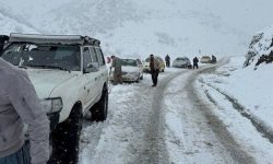 تداوم بارش برف در محورهای جنوبی و شمالی آذربایجان غربی/رانندگان زنجیر چرخ همراه داشته باشند