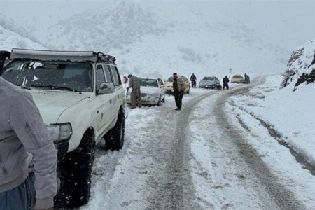 تداوم بارش برف در محورهای جنوبی و شمالی آذربایجان غربی/رانندگان زنجیر چرخ همراه داشته باشند