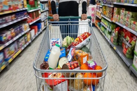 توزیع ۲۰ هزار و ۴۵۰ تن کالای اساسی در آذربایجان غربی /آرامش در بازار حاکم است